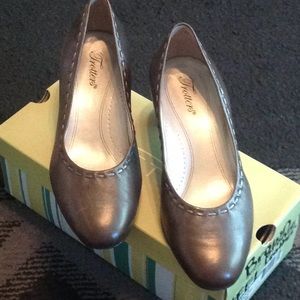 Bronze Heel Shoe - Size 9 WW